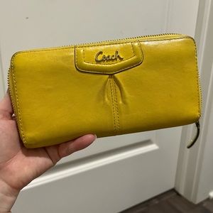 Coach Zipper Wallet